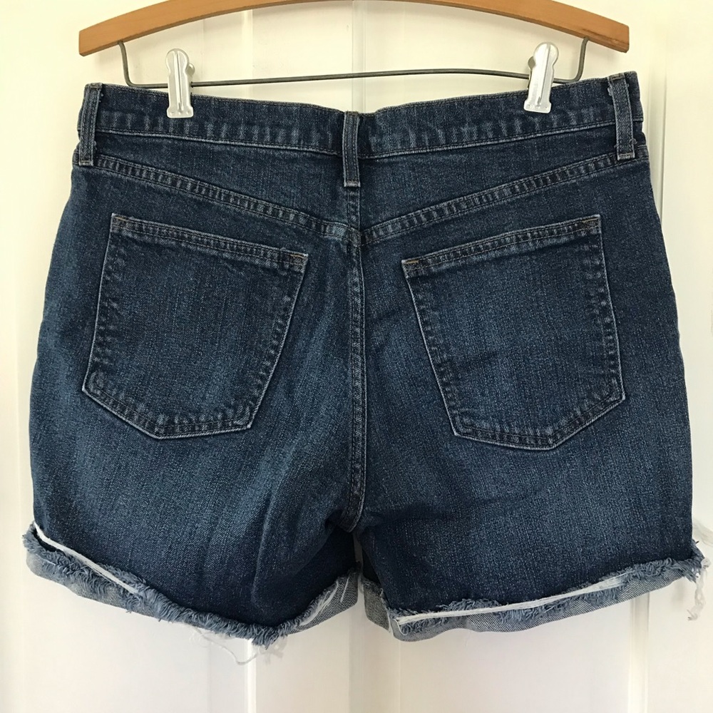 Gap Jean Shorts 5” Inseam Dark Blue Wash with Frayed Cuff Size 30 - Picture 2 of 8
